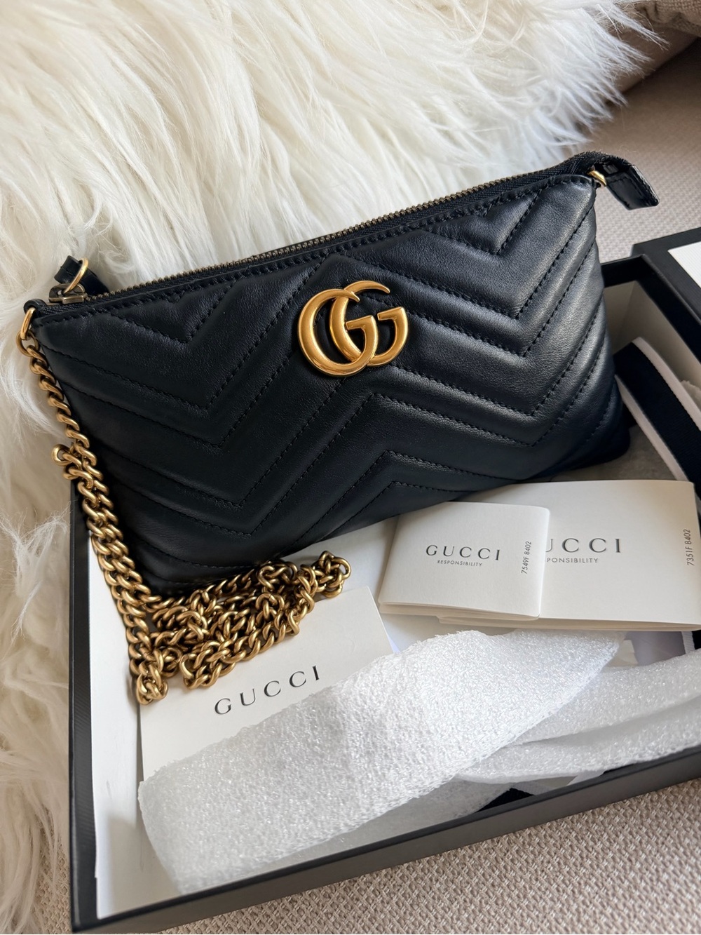 Gucci Black Chevron Leather Crossbody with Gold GG - Picture 2 of 7
